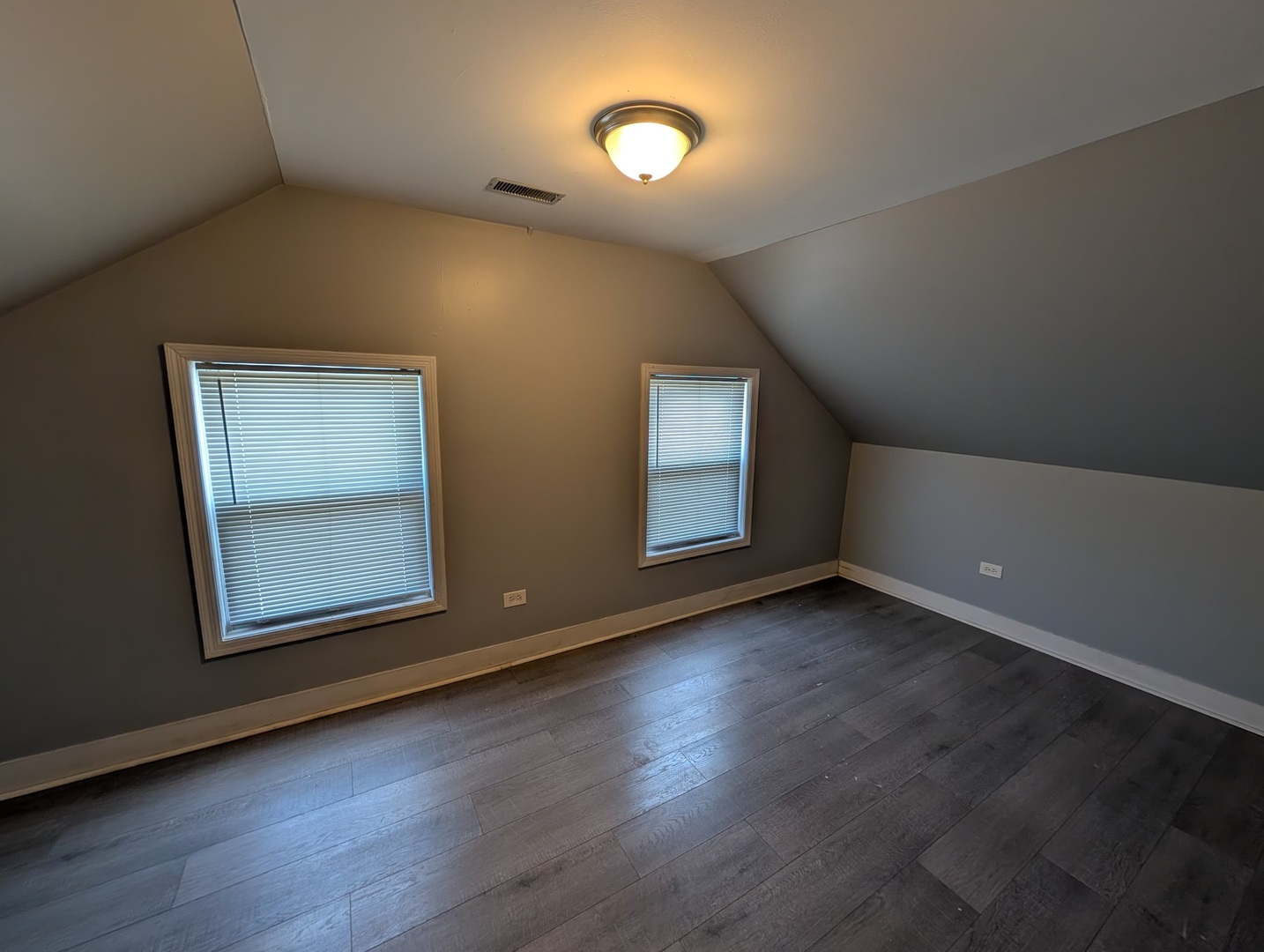 9035 S Exchange Avenue Coach-house Property Photo 8