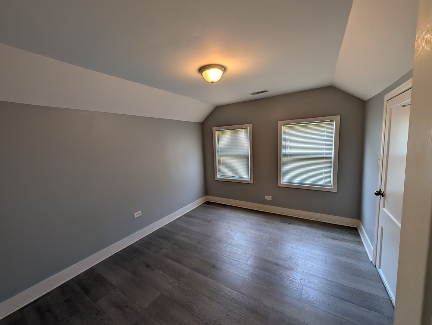 9035 S Exchange Avenue Coach-house Property Photo 9