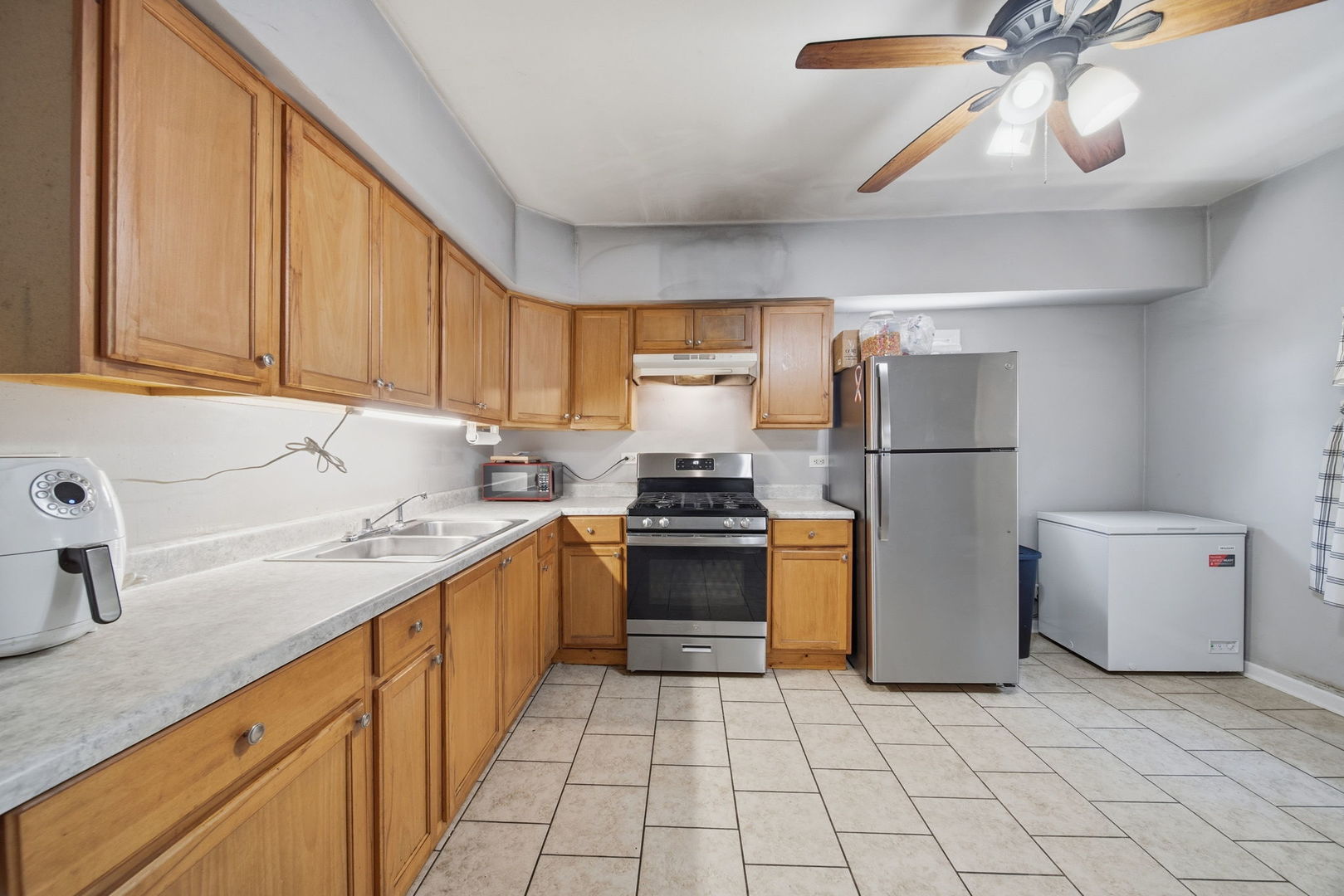 12124 S Edbrooke Avenue Property Photo 3