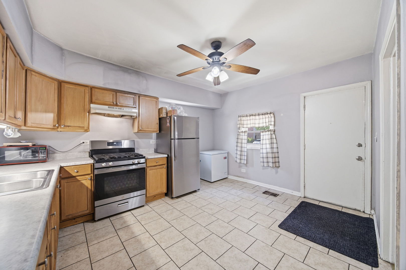 12124 S Edbrooke Avenue Property Photo 4
