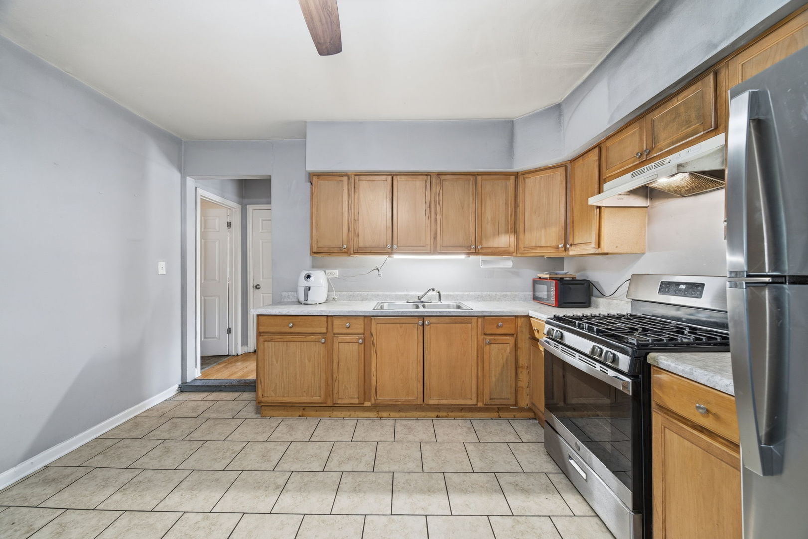 12124 S Edbrooke Avenue Property Photo 5