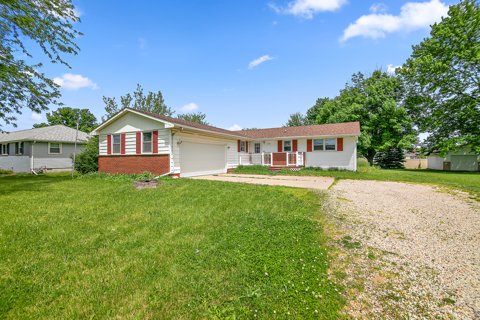 1572 Cardinal Drive Property Photo 1