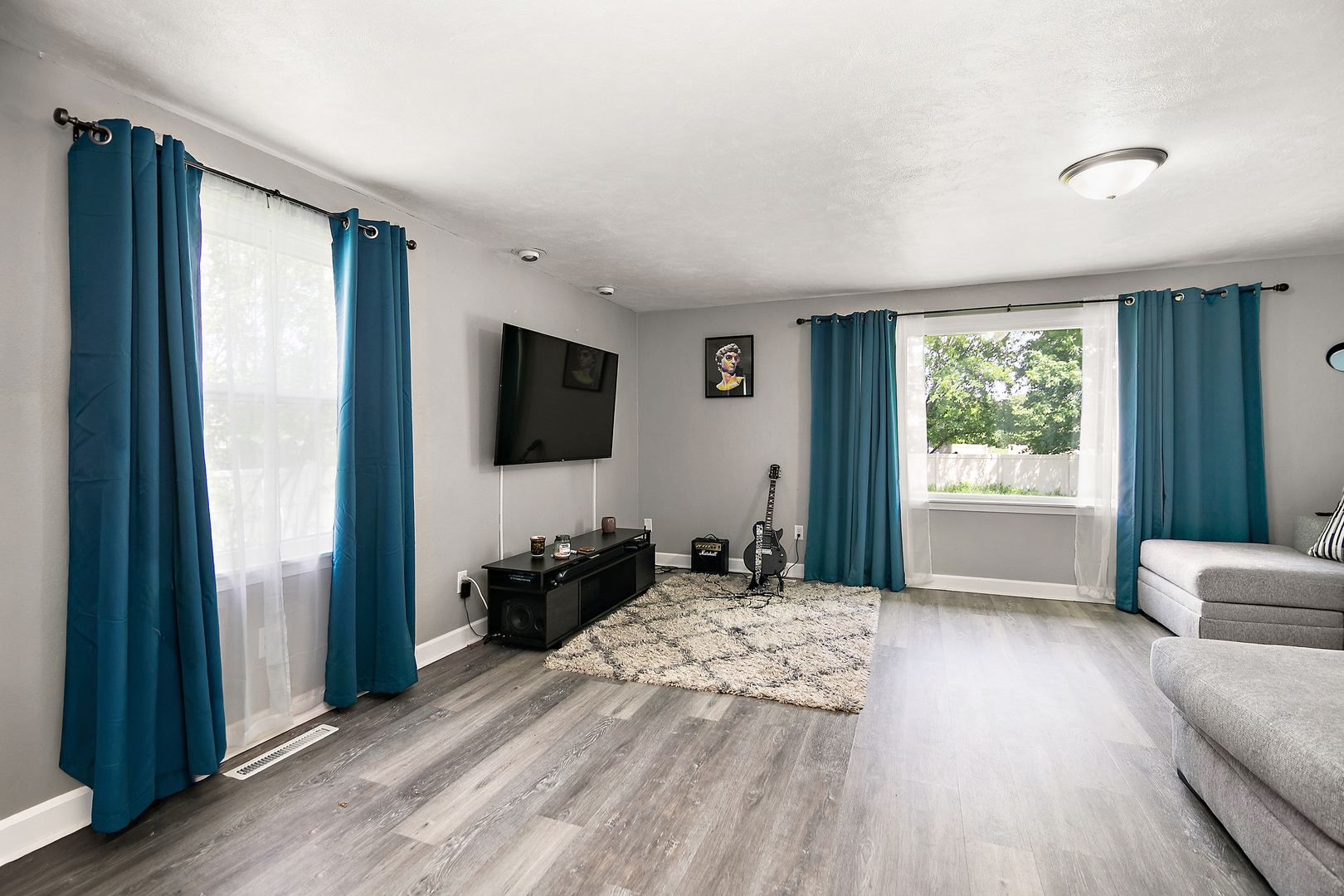 1572 Cardinal Drive Property Photo 4