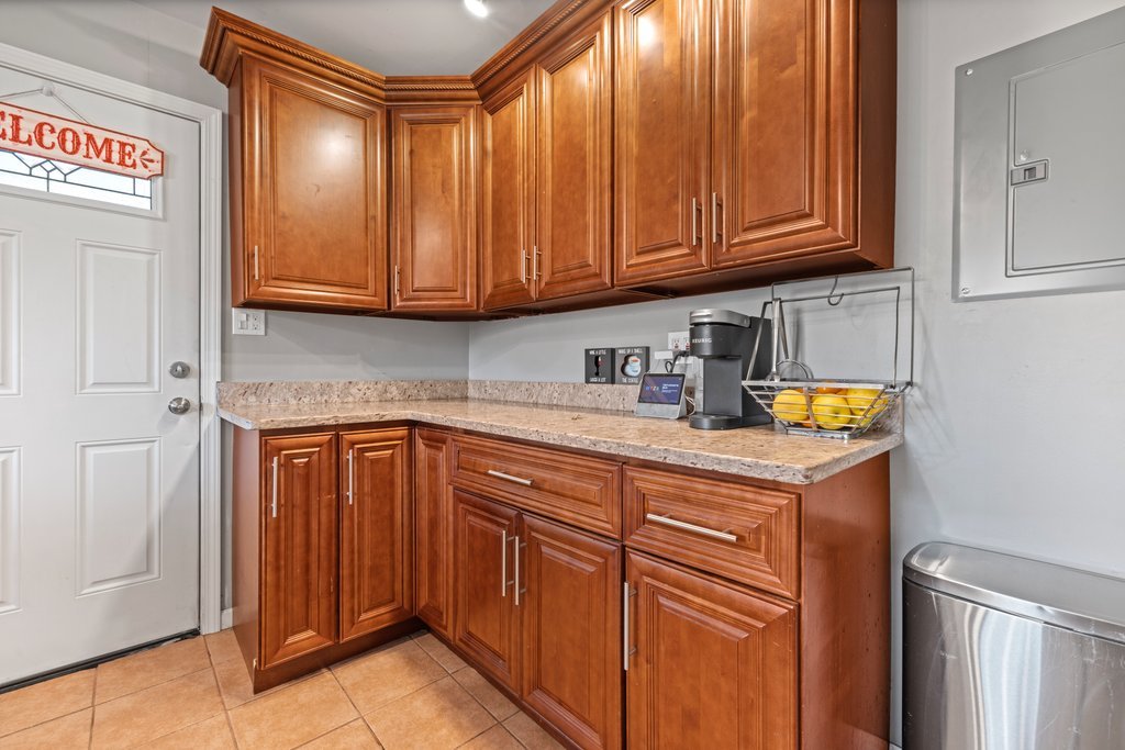 8422 W 45th Street Property Photo 7