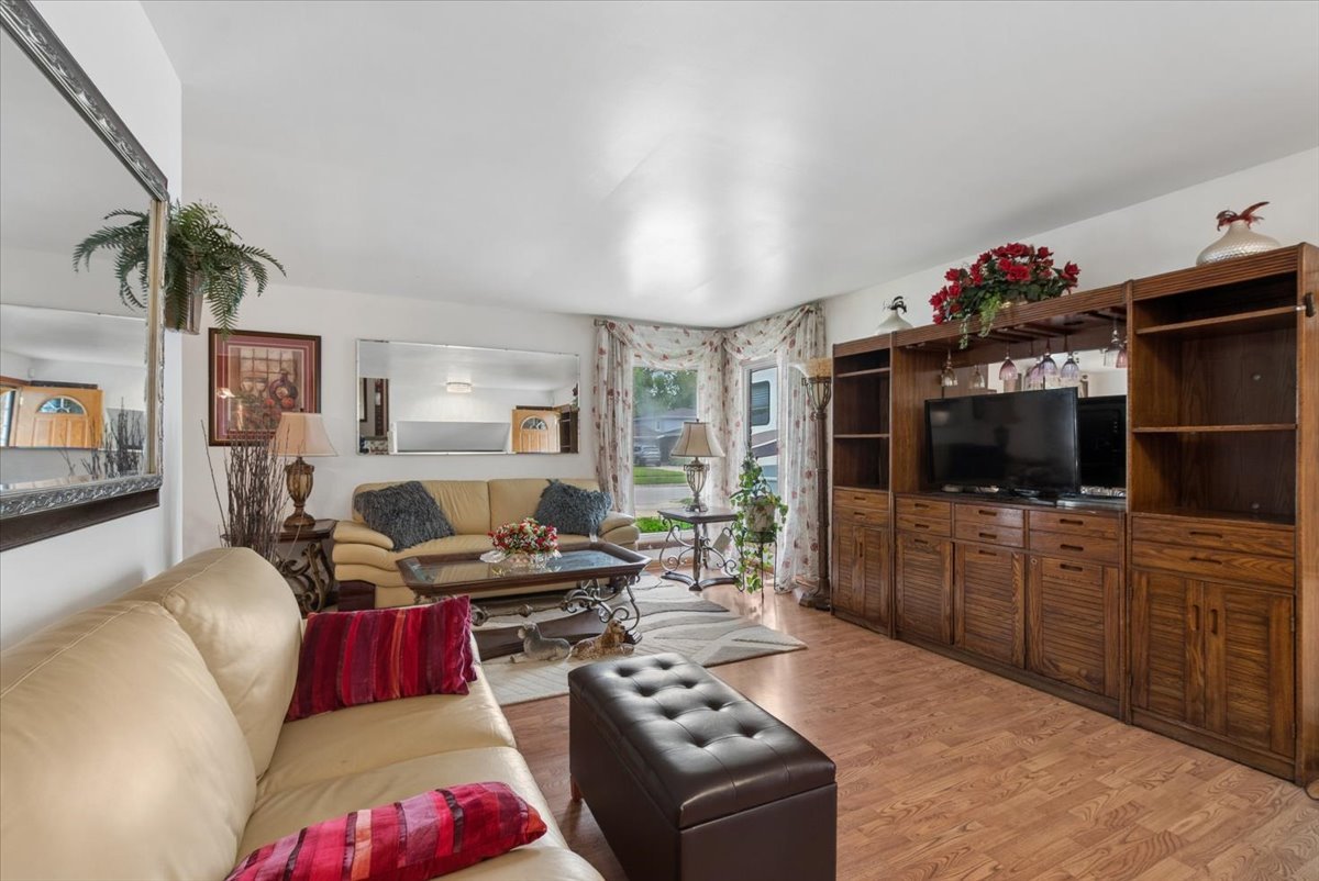 15622 Madison Avenue Property Photo 3