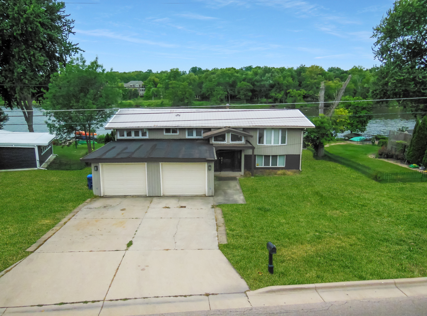 1627 Riverside Avenue Property Photo 3
