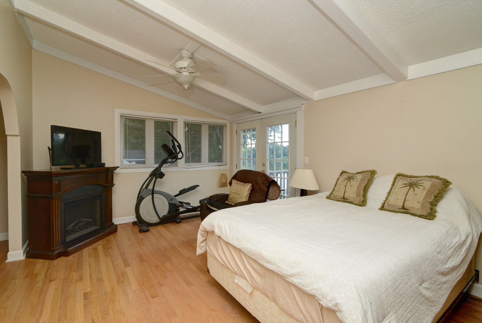 1627 Riverside Avenue Property Photo 15