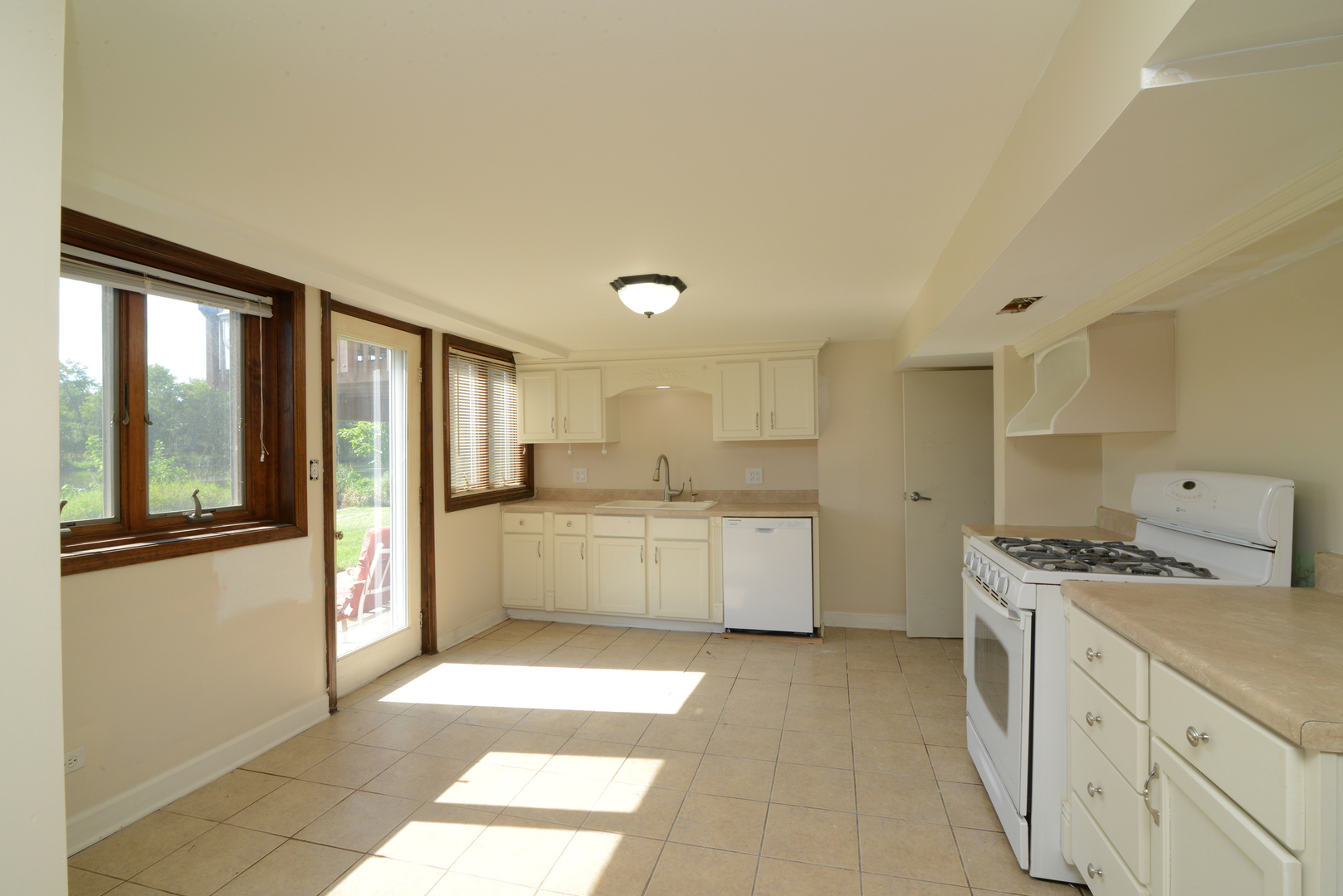 1627 Riverside Avenue Property Photo 32