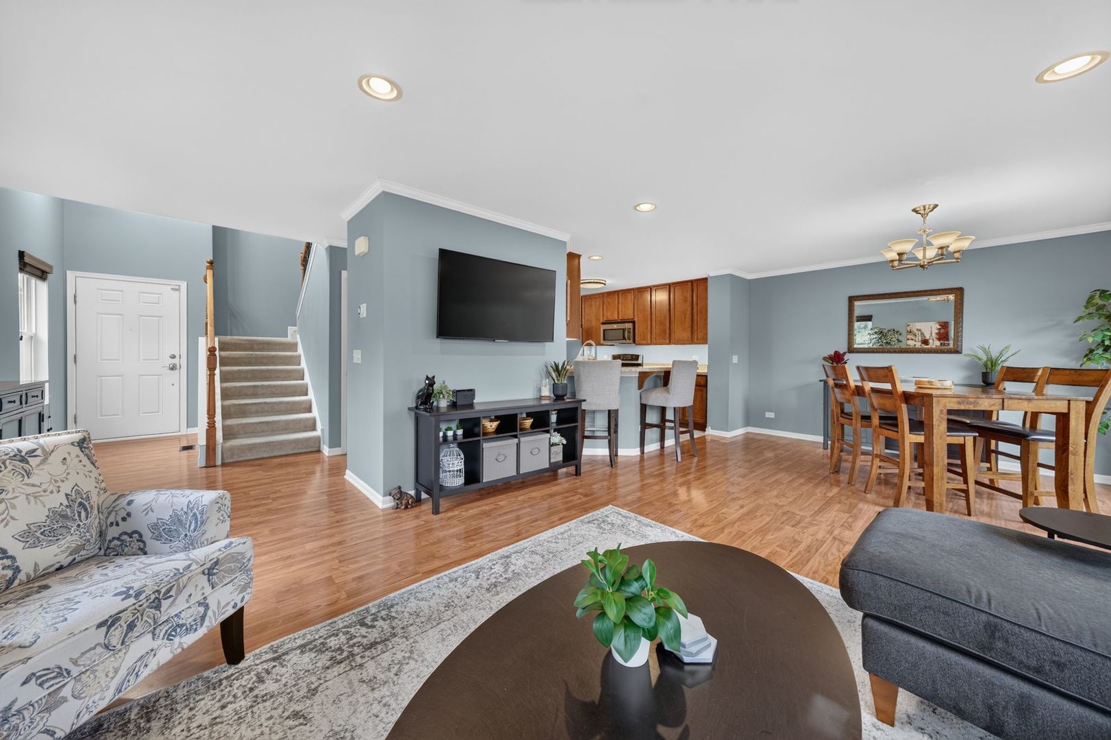 1493 Yosemite Circle Property Photo 4