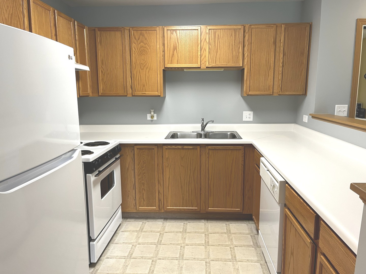 801 N Mclean Boulevard 206 Property Photo 3