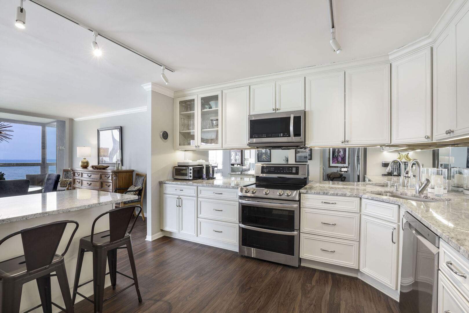 1500 Sheridan Road 7e Property Photo 3