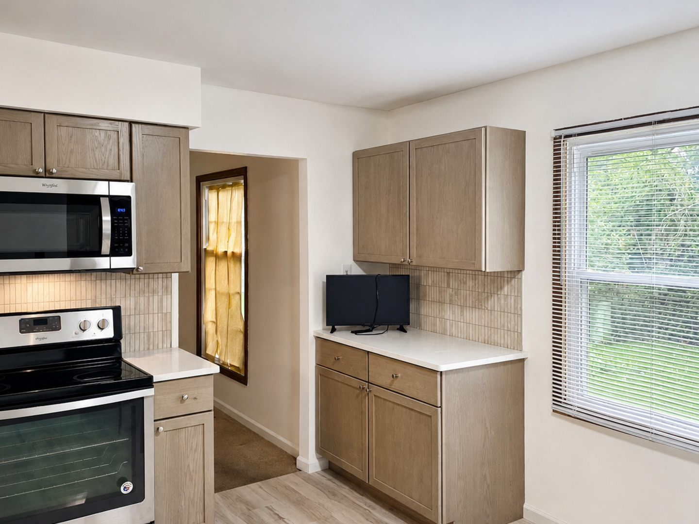 17807 Stonebridge Drive Property Photo 4