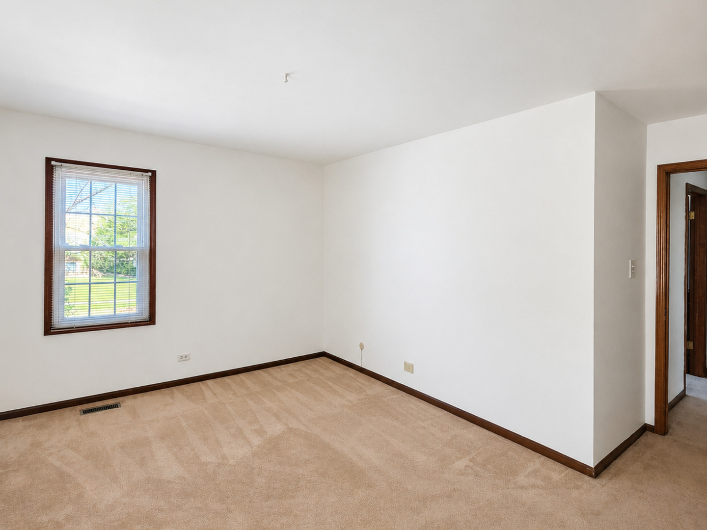 17807 Stonebridge Drive Property Photo 7