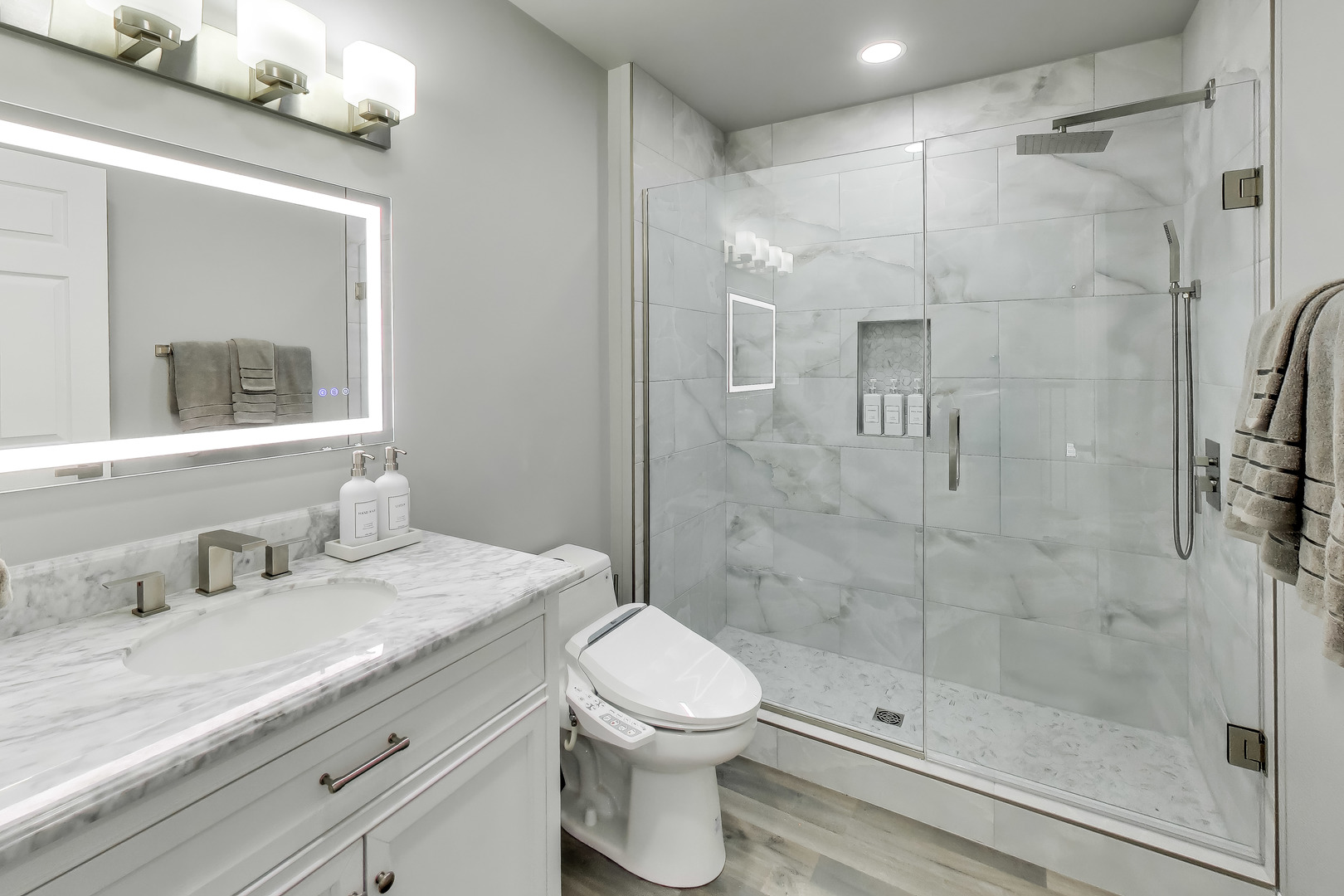 2112 Ferry Road 111 Property Photo 13
