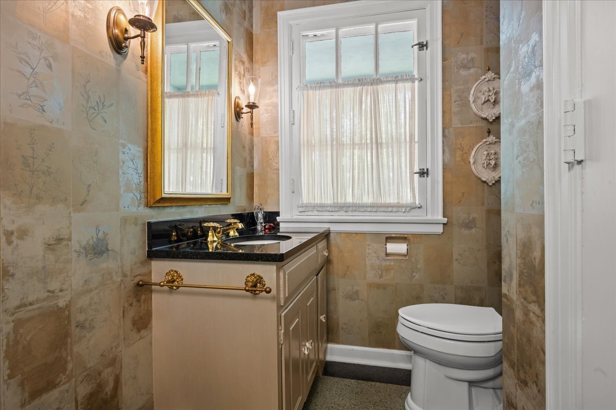 220 Shadowood Lane Property Photo 14