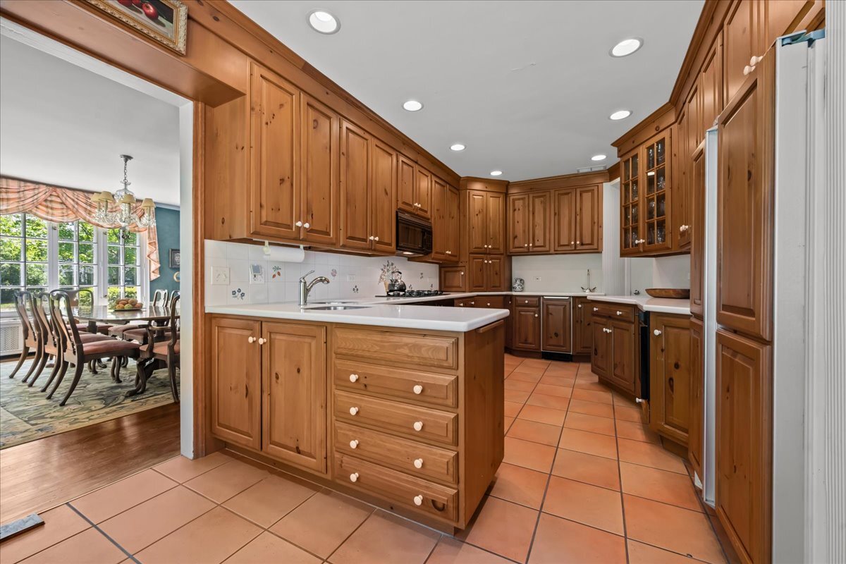 220 Shadowood Lane Property Photo 18