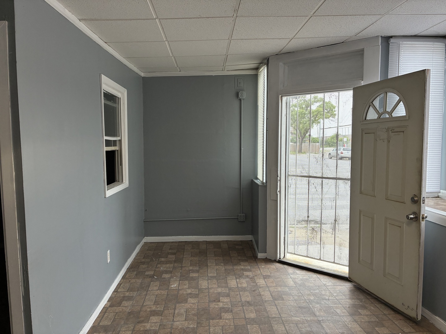 2759 W 38th Street Property Photo 5