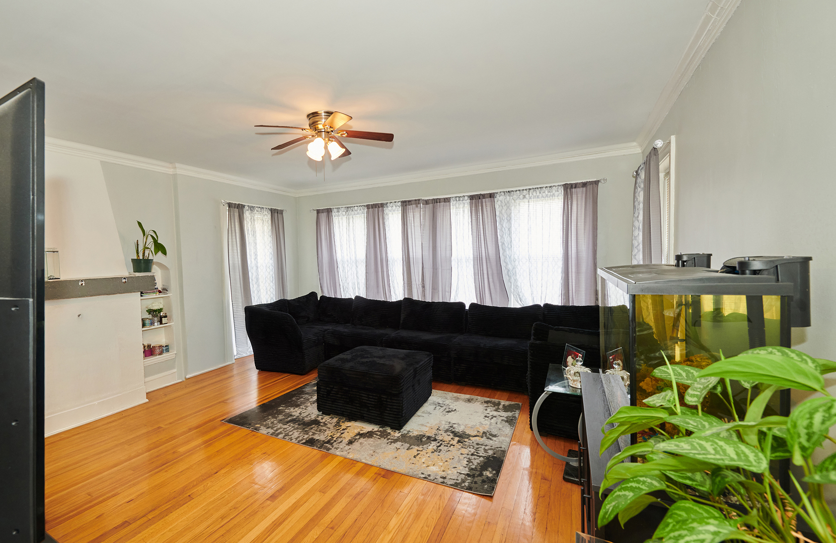 433-35 E 91st Place Property Photo 16
