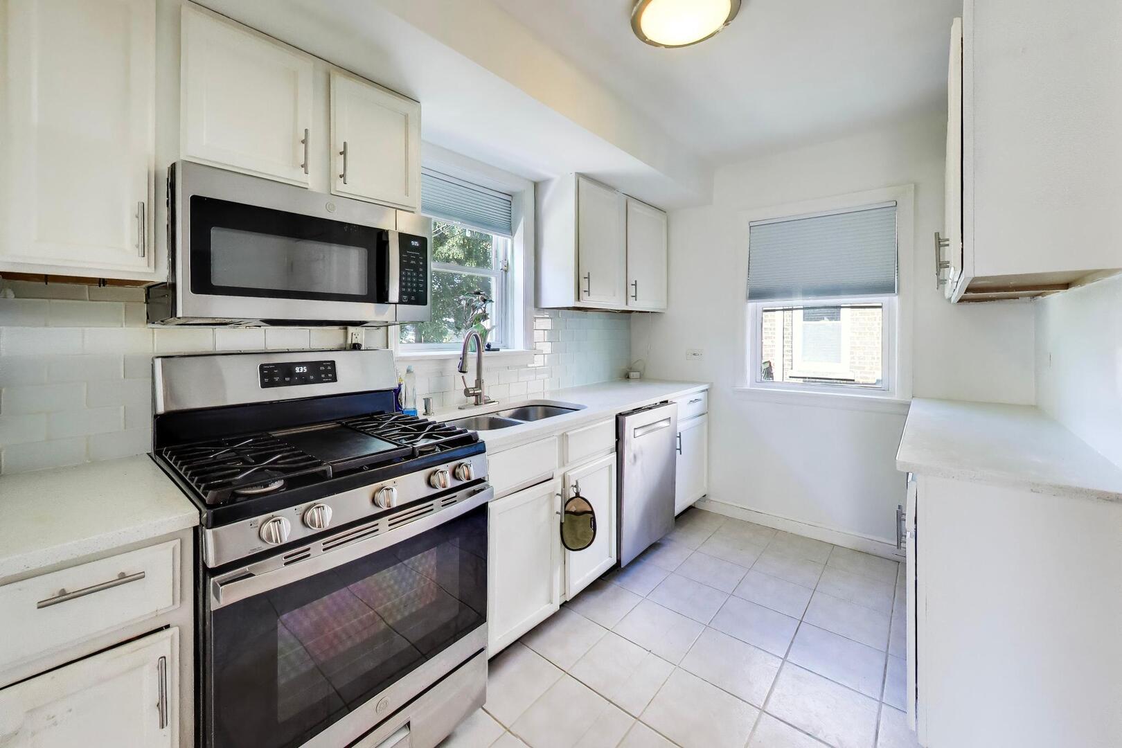 2923 W 97th Street Property Photo 9