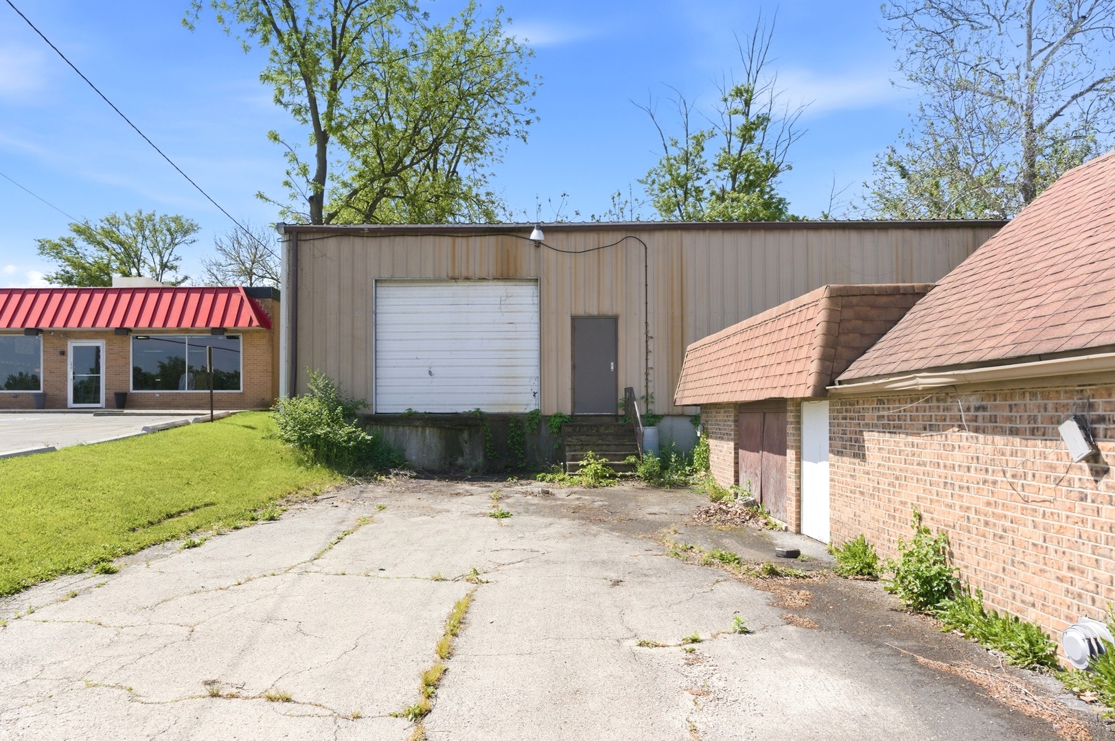 202 E Maple Street Property Photo 8