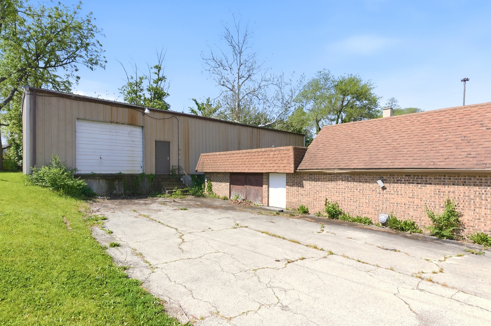 202 E Maple Street Property Photo 9