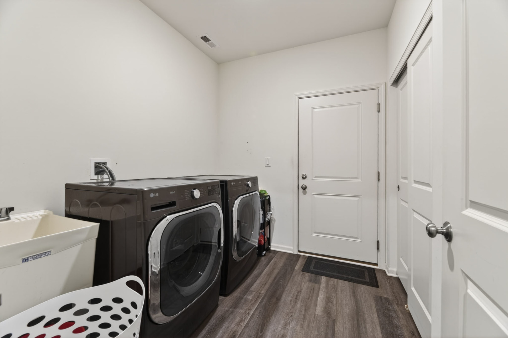 833 Americana Avenue Property Photo 15