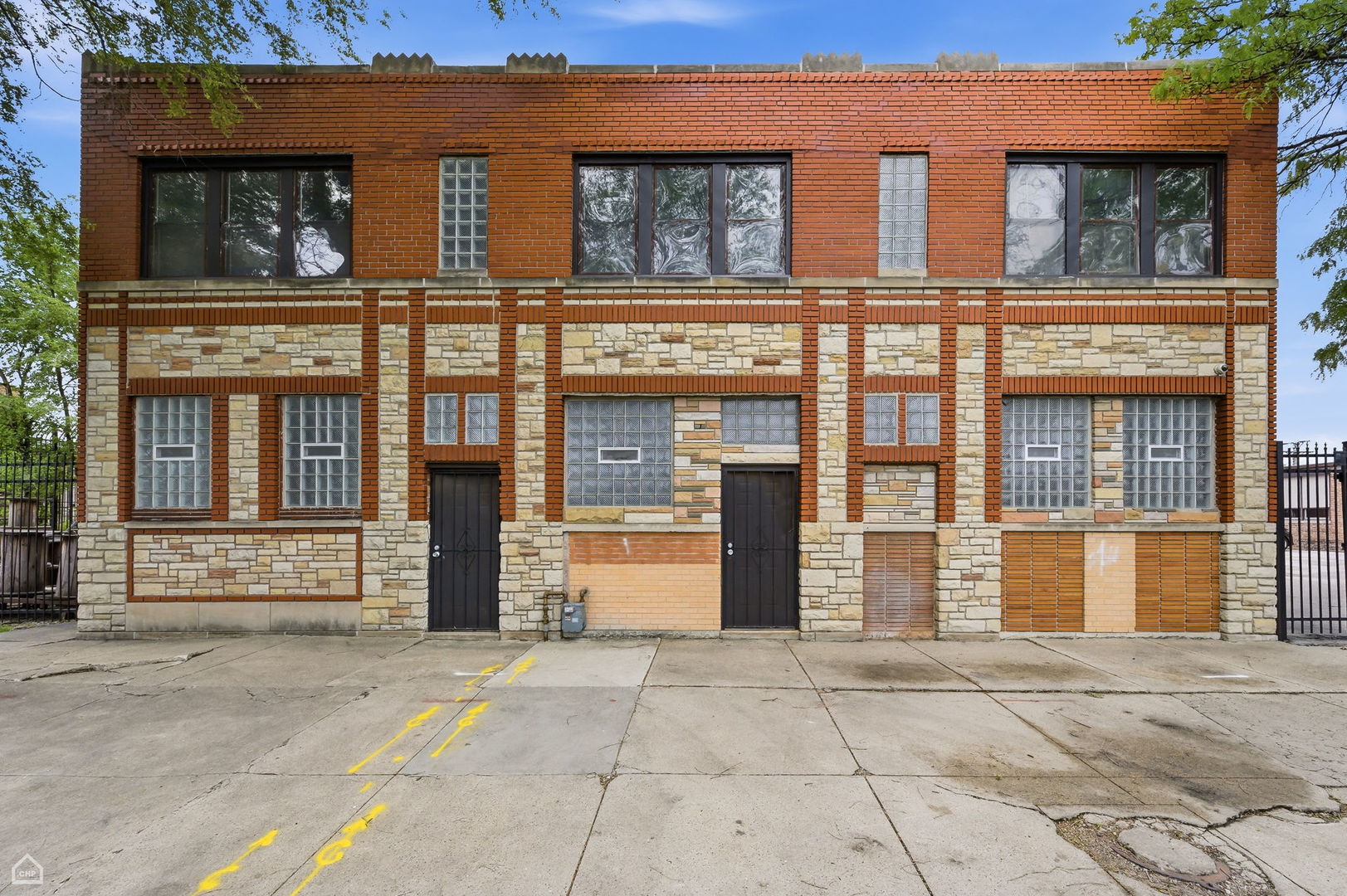 6200 S Oakley Avenue Property Photo 1