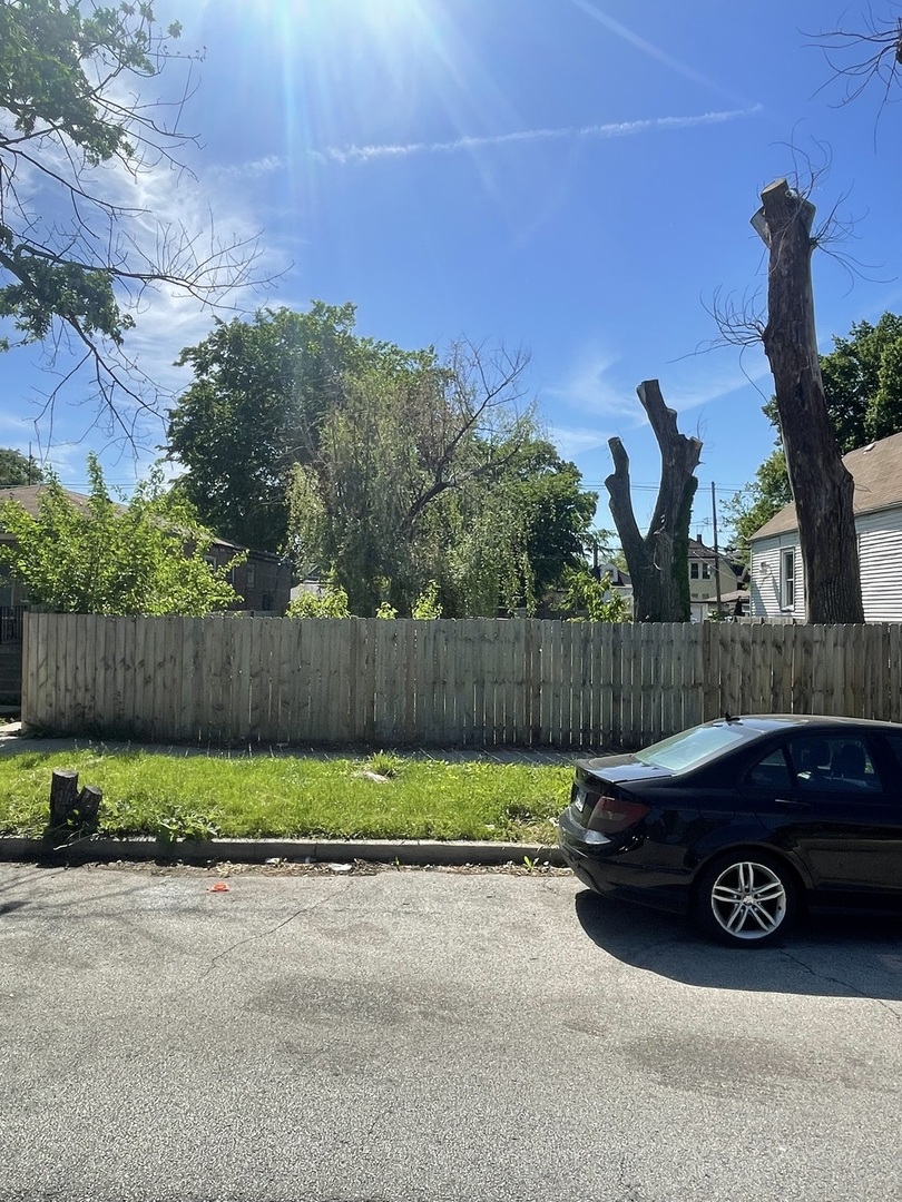 6412 S Bell Avenue Property Photo 2