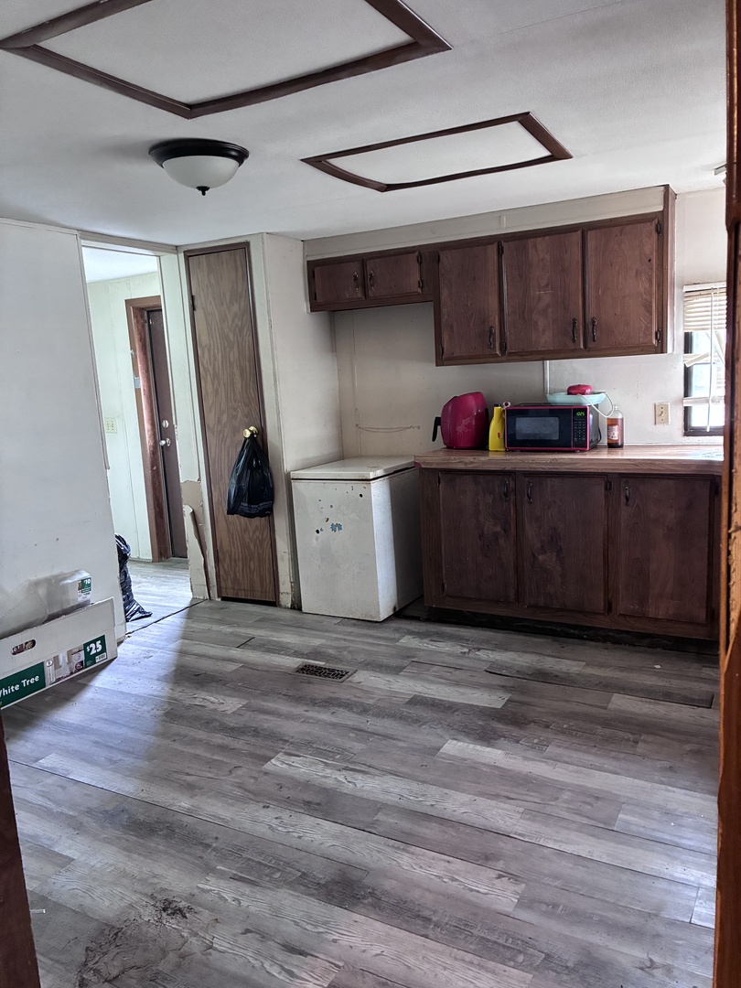 198 Park Lane Property Photo 6