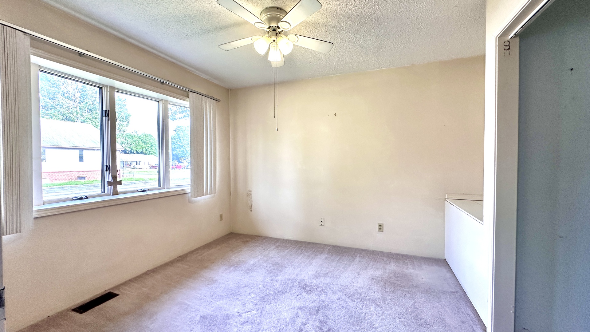 202 N Van Buren Street Property Photo 6