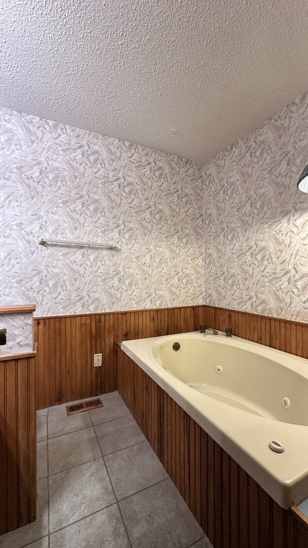 202 N Van Buren Street Property Photo 8