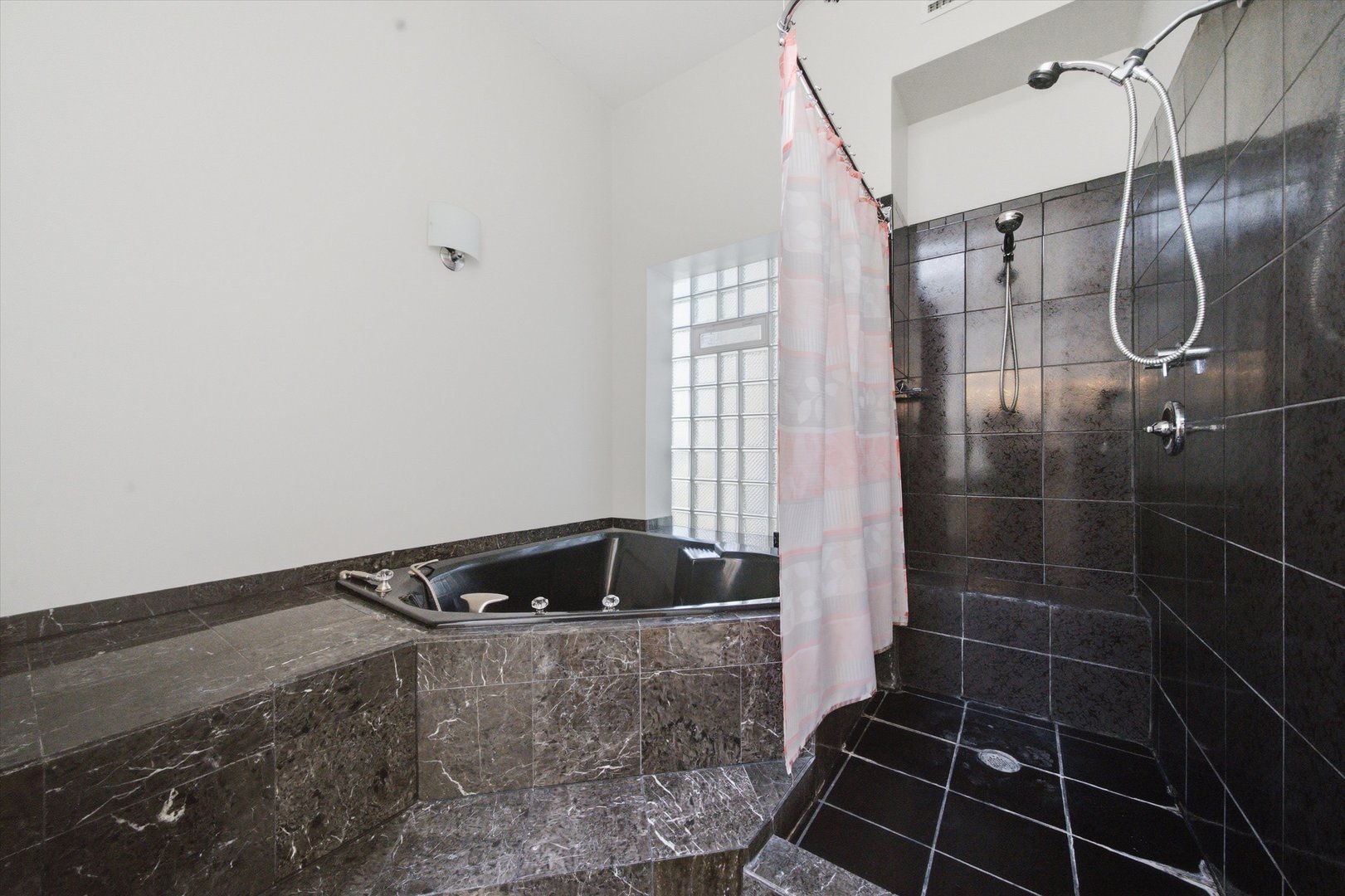 4507 S Prairie Avenue Property Photo 29