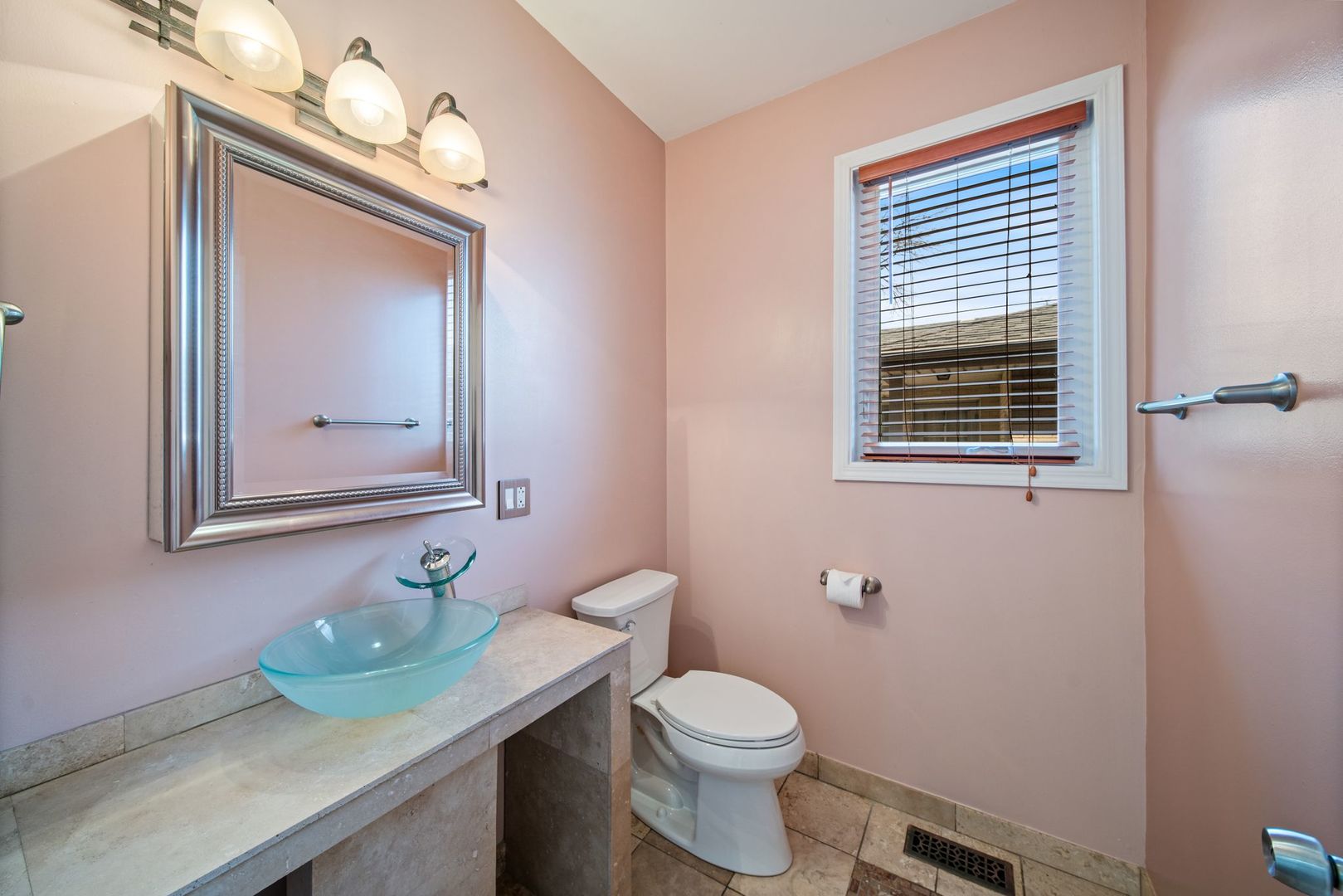 701 Oakton Street Property Photo 17