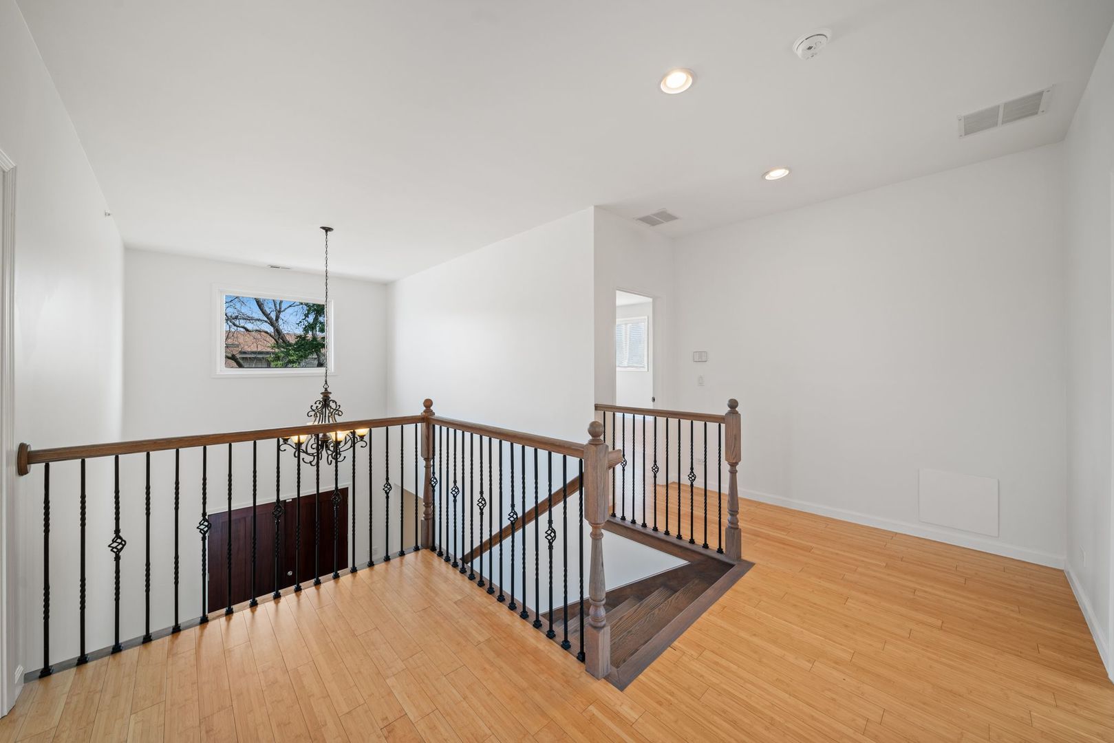 701 Oakton Street Property Photo 19