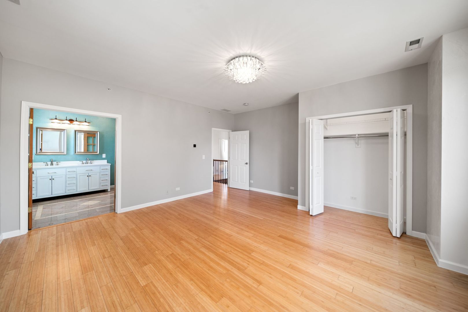 701 Oakton Street Property Photo 22