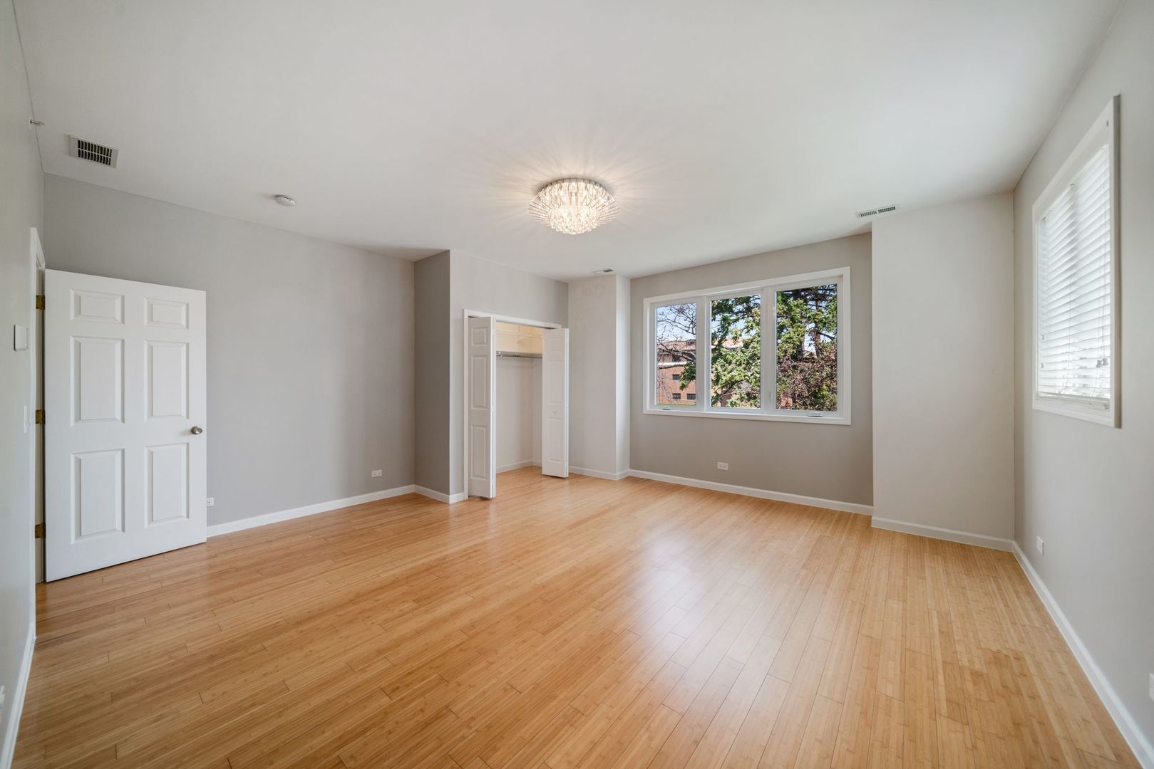 701 Oakton Street Property Photo 23