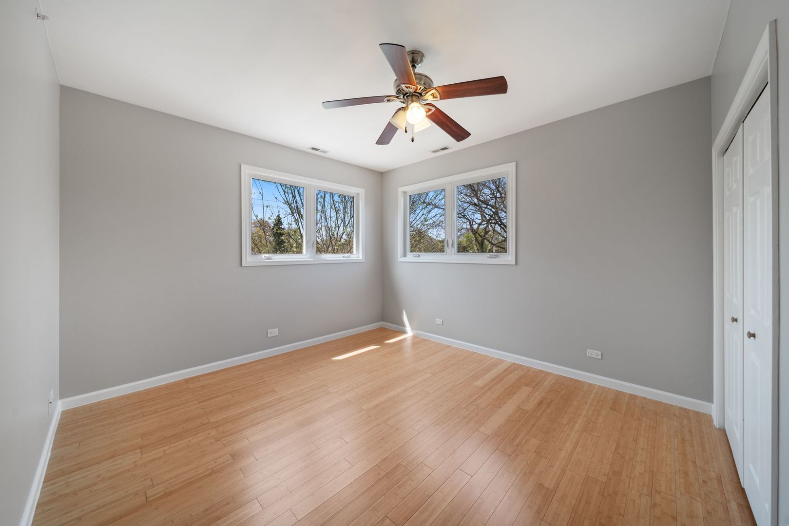 701 Oakton Street Property Photo 32