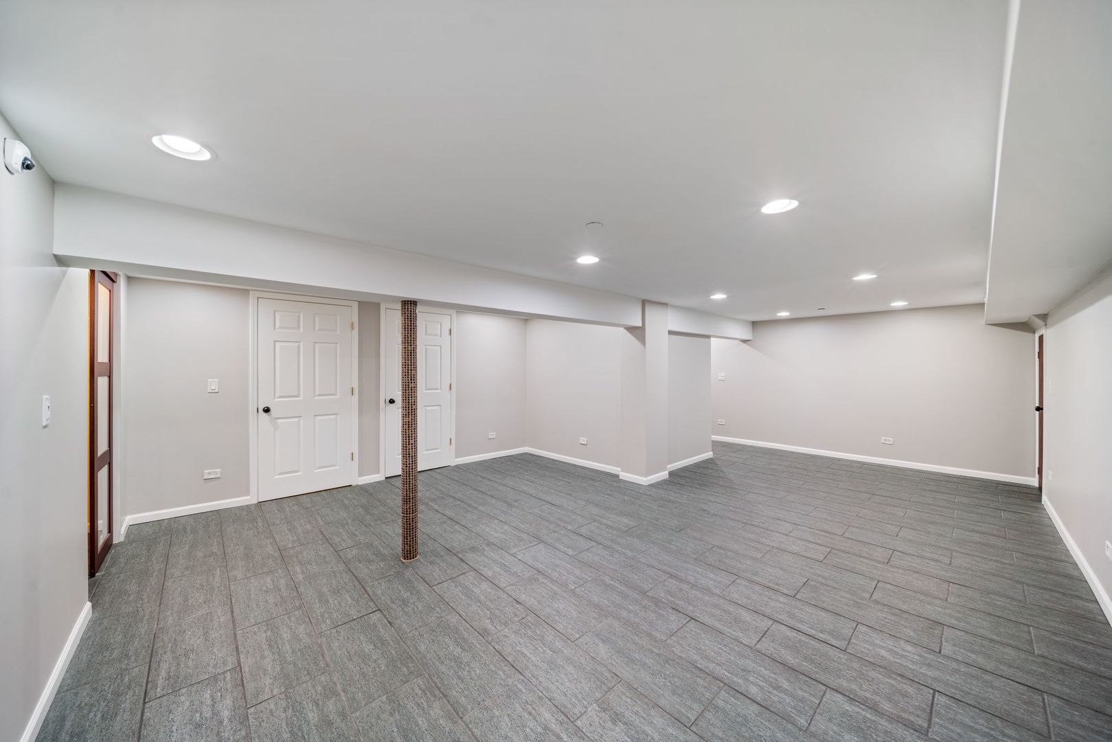 701 Oakton Street Property Photo 43