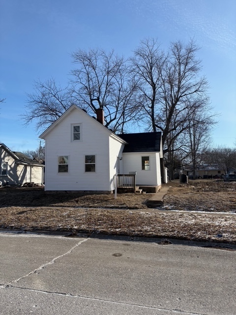 819 5th Street Property Photo 2