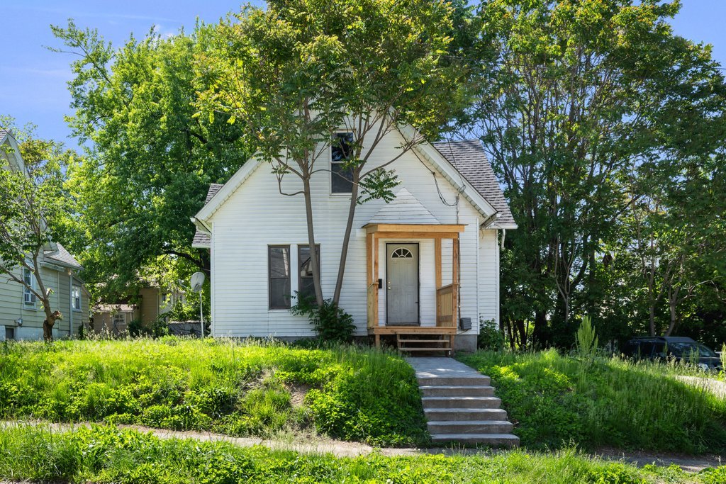 811 15th Street B Property Photo 1