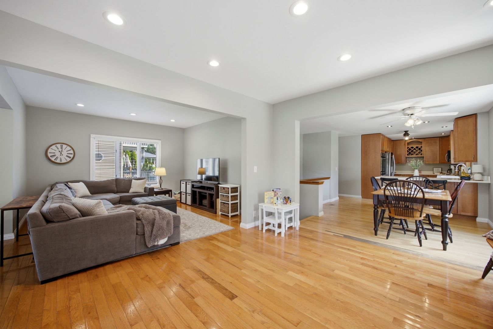 5417 Blodgett Avenue Property Photo 8