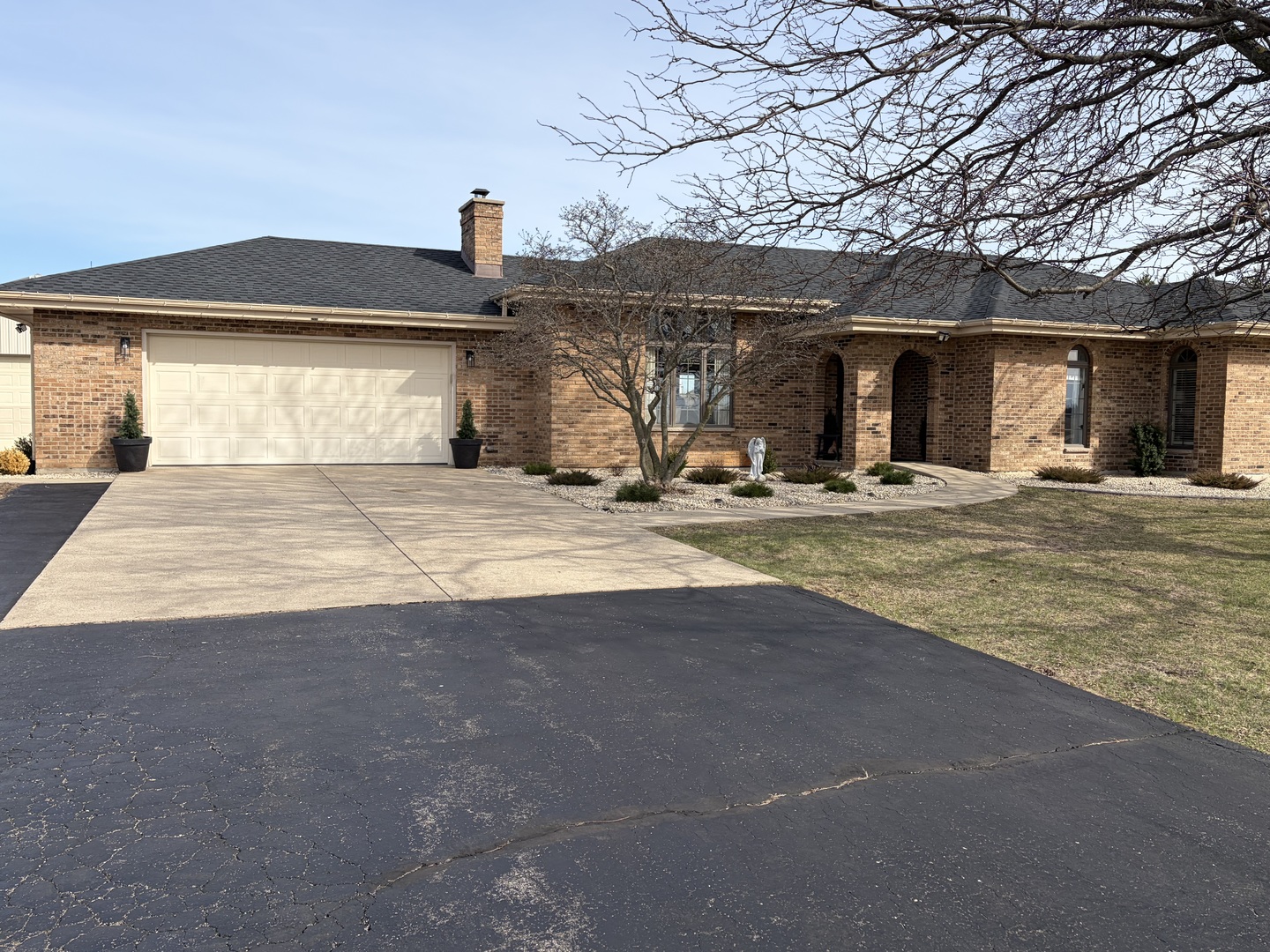 17245 County Line Road Property Photo