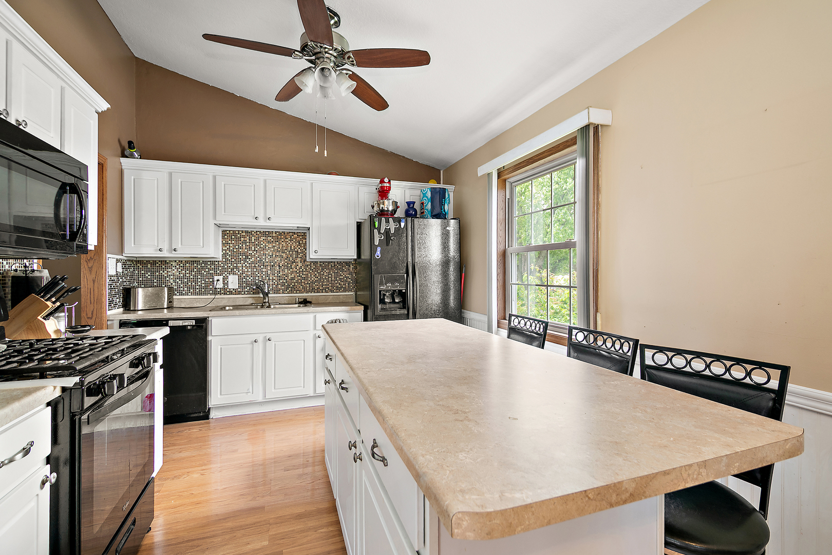 260 Karen Drive Property Photo 6