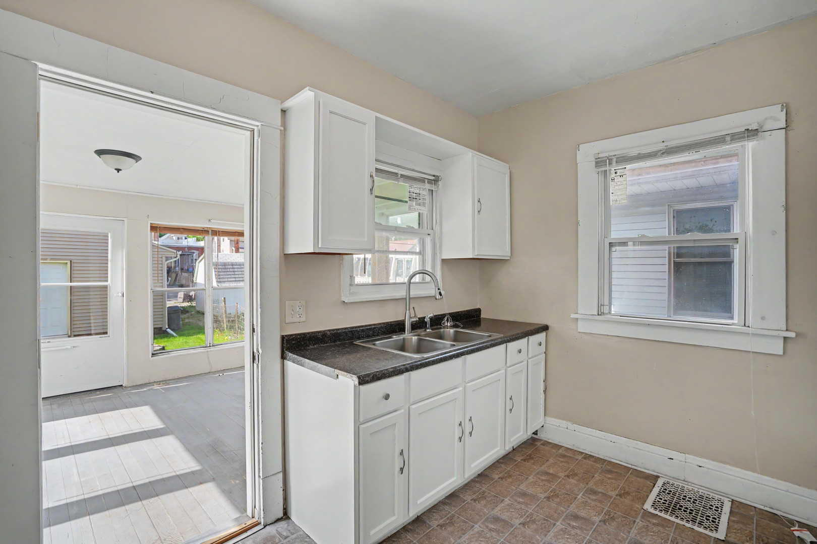 236 15th Avenue Property Photo 6