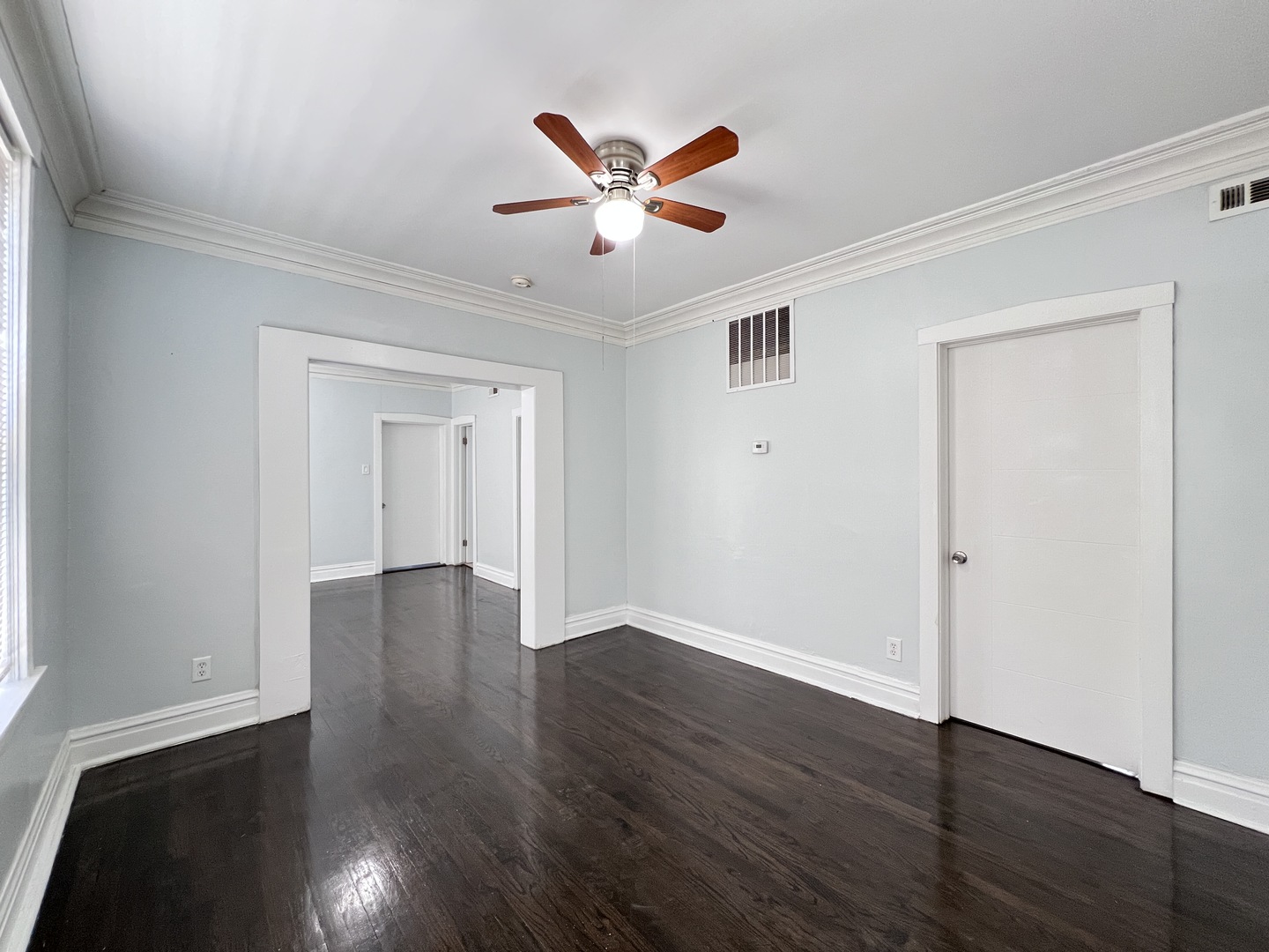 8856 S Lowe Avenue 2r Property Photo 2