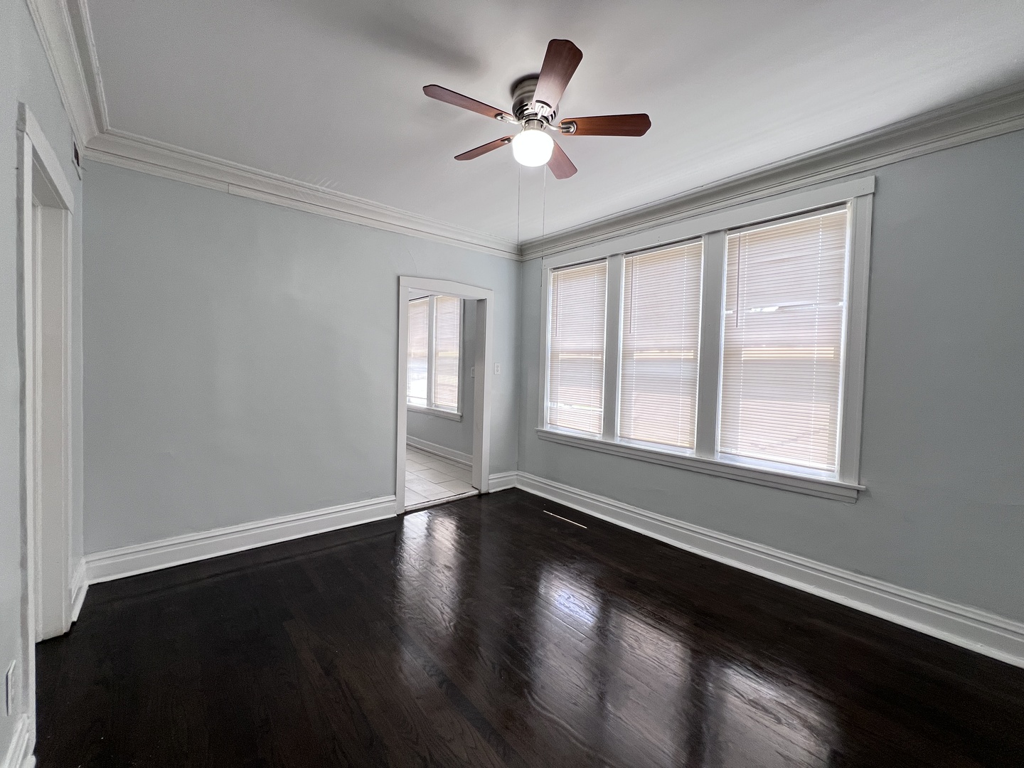 8856 S Lowe Avenue 2r Property Photo 4