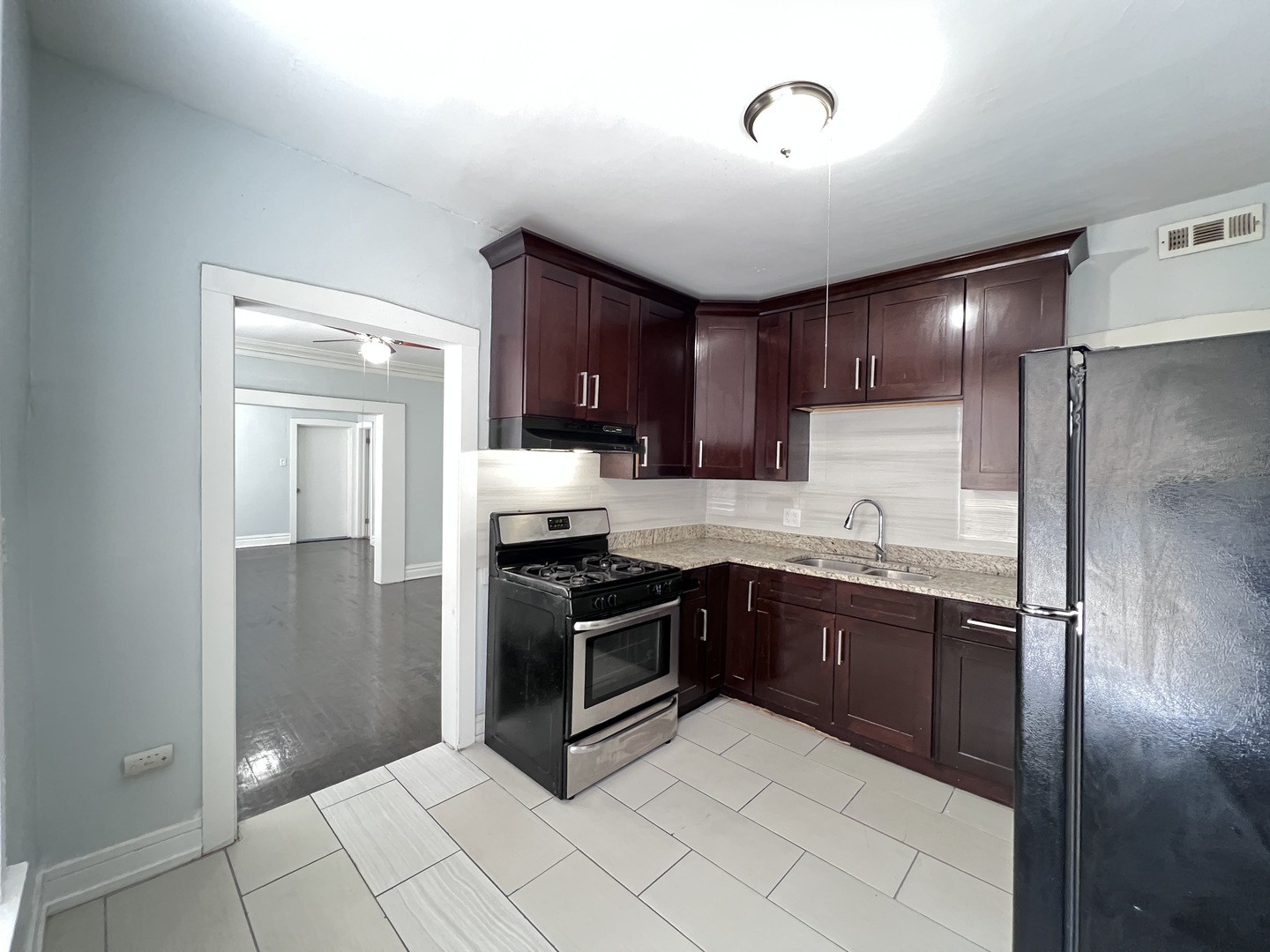 8856 S Lowe Avenue 2r Property Photo 6