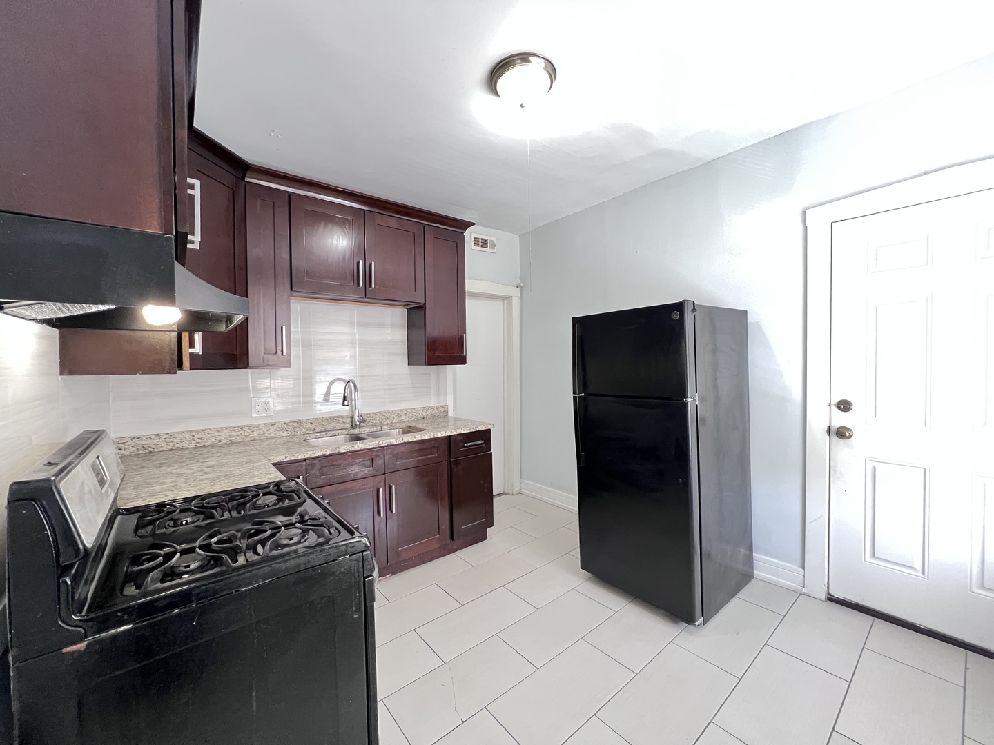 8856 S Lowe Avenue 2r Property Photo 7