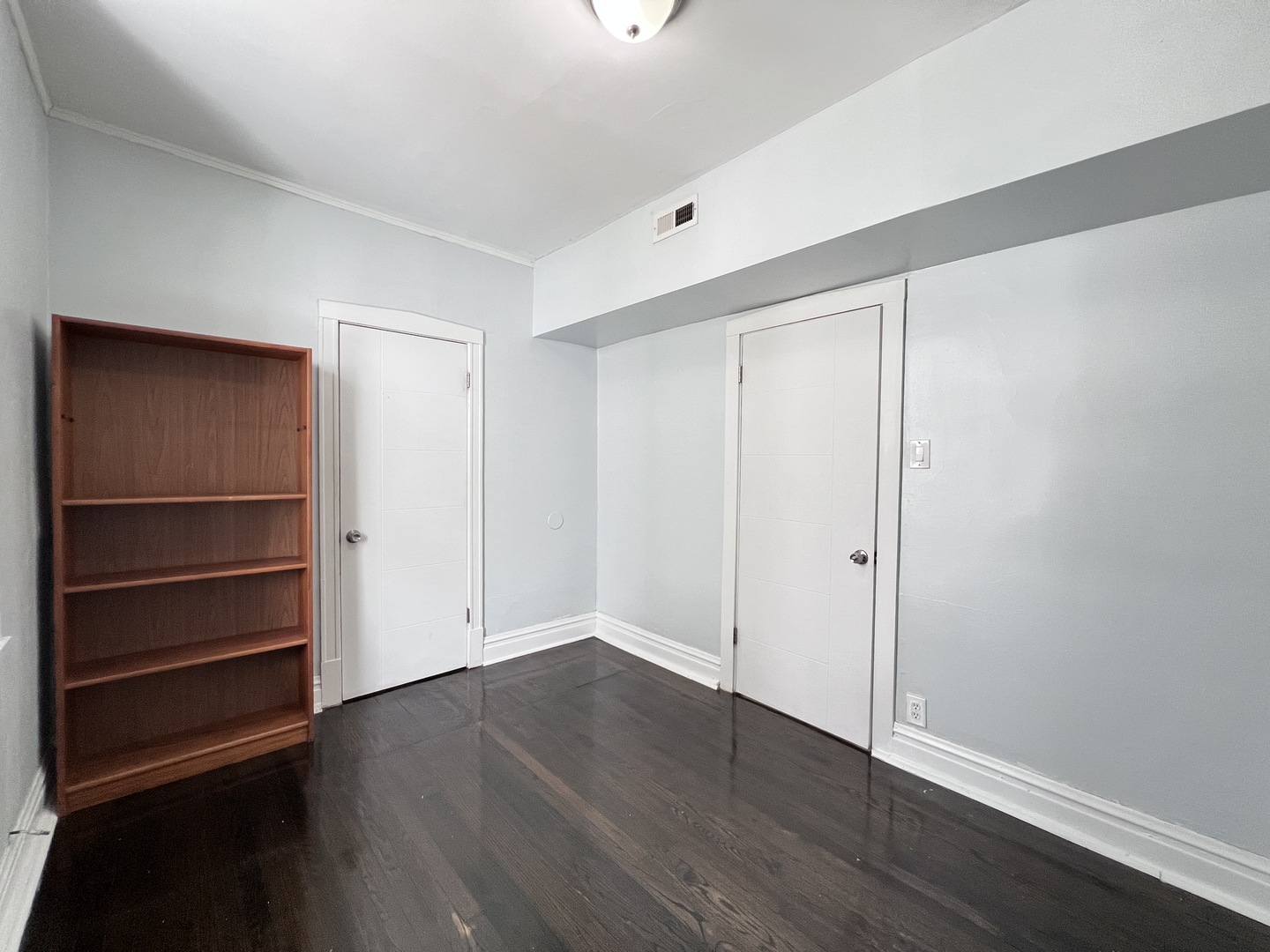8856 S Lowe Avenue 2r Property Photo 12