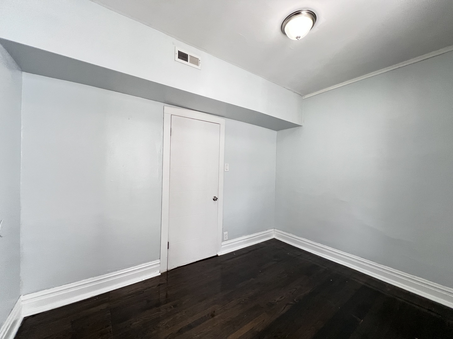 8856 S Lowe Avenue 2r Property Photo 13